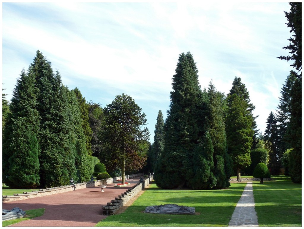 allee-centrale-et-sentier-de-droite