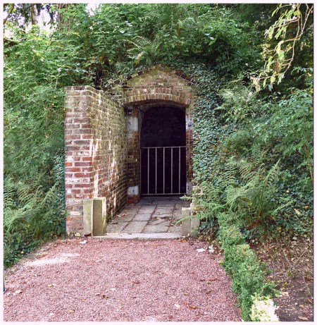 entrée de la glacière entrée de la glacière